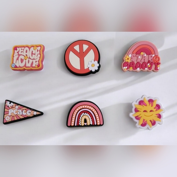 Hippie Croc Charm - Picture 1 of 1